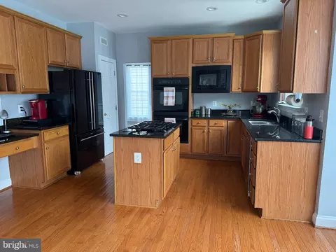 Kitchen - 42770 Conquest Cir, Brambleton, VA 20148 photo 3 of 5