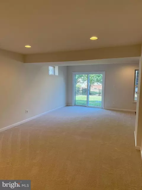Living - 42770 Conquest Cir, Brambleton, VA 20148 photo 8 of 8