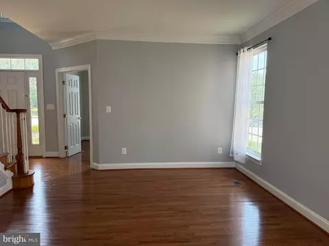 Living - 42770 Conquest Cir, Brambleton, VA 20148 photo 5 of 8