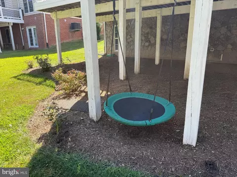 Exterior - 42770 Conquest Cir, Brambleton, VA 20148 photo 6 of 9