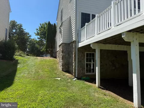 Exterior - 42770 Conquest Cir, Brambleton, VA 20148 photo 4 of 9