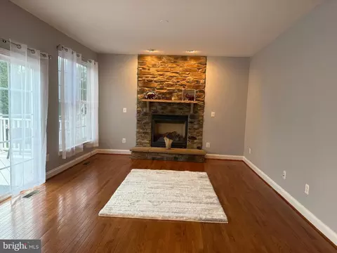 Living - 42770 Conquest Cir, Brambleton, VA 20148 photo 3 of 8