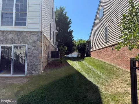 Exterior - 42770 Conquest Cir, Brambleton, VA 20148 photo 7 of 9