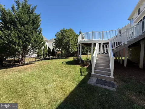 Exterior - 42770 Conquest Cir, Brambleton, VA 20148 photo 8 of 9