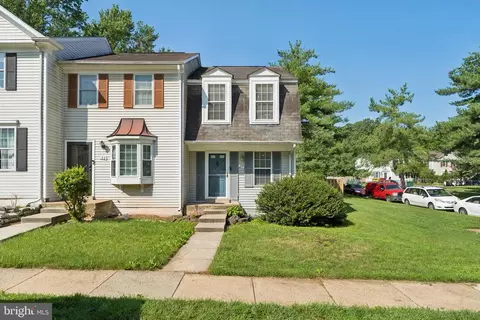 35 Bickel Ct, Sterling, VA 20165
