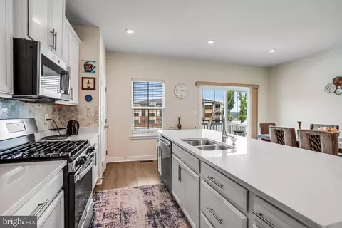 Kitchen - 46324 Mount Kellogg Ter, Sterling, VA 20164 photo 3 of 4