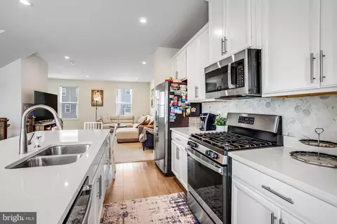 Kitchen - 46324 Mount Kellogg Ter, Sterling, VA 20164 photo 2 of 4