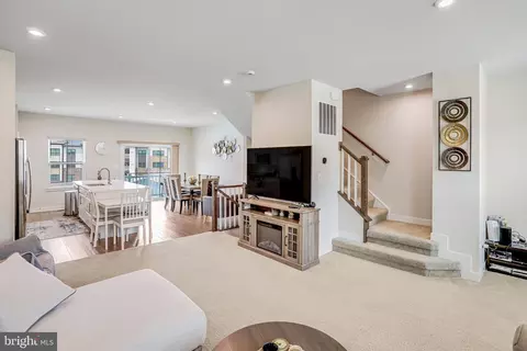 Entry Way - 46324 Mount Kellogg Ter, Sterling, VA 20164 photo 6 of 9