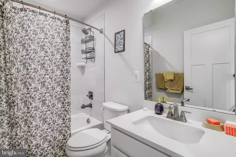 Bath - 46324 Mount Kellogg Ter, Sterling, VA 20164 photo 3 of 4