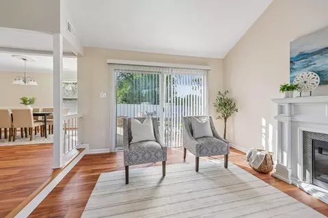 Living - 2 Beecher Pl, Sterling, VA 20164 photo 2 of 3