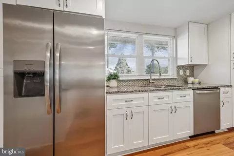 Kitchen - 2 Beecher Pl, Sterling, VA 20164 photo 6 of 8
