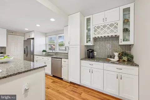 Kitchen - 2 Beecher Pl, Sterling, VA 20164 photo 8 of 8