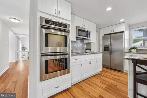 Kitchen - 2 Beecher Pl, Sterling, VA 20164 photo 2 of 8