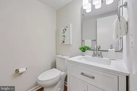 Bath - 2 Beecher Pl, Sterling, VA 20164 photo 1 of 4