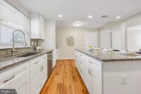 Kitchen - 2 Beecher Pl, Sterling, VA 20164 photo 5 of 8