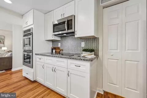 Kitchen - 2 Beecher Pl, Sterling, VA 20164 photo 3 of 8