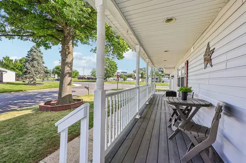 Exterior - 2 Beecher Pl, Sterling, VA 20164 photo 2 of 4