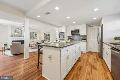 Kitchen - 2 Beecher Pl, Sterling, VA 20164 photo 7 of 8