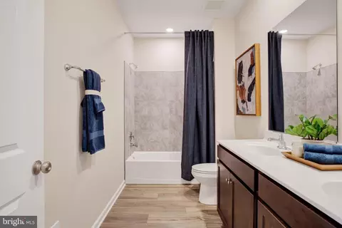 Entry Way - 42657 Darala Dr, Ashburn, VA 20147 photo 7 of 10