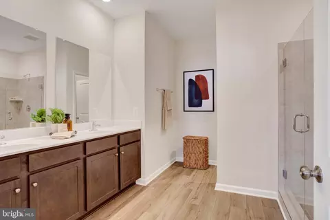 Entry Way - 42657 Darala Dr, Ashburn, VA 20147 photo 8 of 10
