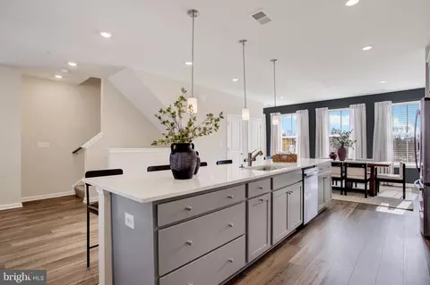 Entry Way - 42657 Darala Dr, Ashburn, VA 20147 photo 3 of 10