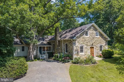 14127 Harpers Ferry Rd, Hillsboro, VA 20132