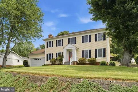 Exterior - 38376 Downs Ct, Hamilton, VA 20158 photo 2 of 11