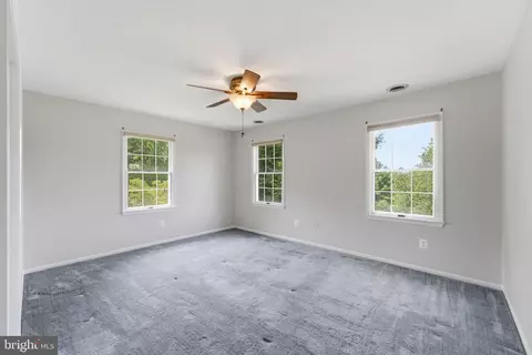 Bedroom - 38376 Downs Ct, Hamilton, VA 20158 photo 4 of 8