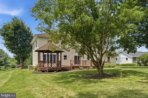 Exterior - 38376 Downs Ct, Hamilton, VA 20158 photo 5 of 11