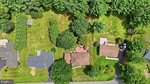 View/Area - 38376 Downs Ct, Hamilton, VA 20158 photo 5 of 6