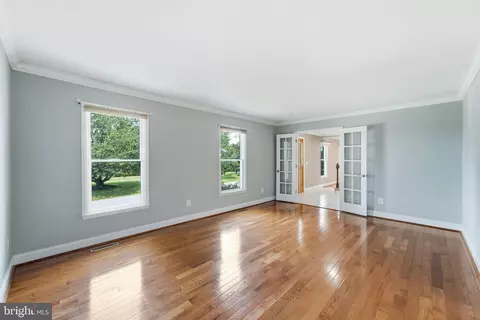 Living - 38376 Downs Ct, Hamilton, VA 20158 photo 7 of 7