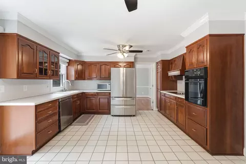 Kitchen - 38376 Downs Ct, Hamilton, VA 20158 photo 1 of 2