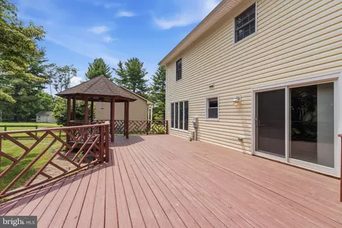 Exterior - 38376 Downs Ct, Hamilton, VA 20158 photo 9 of 11