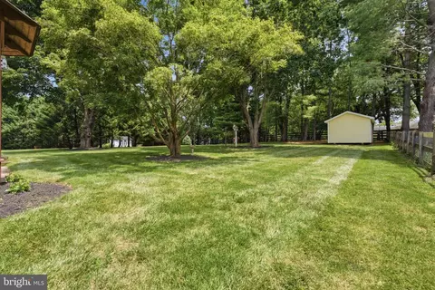Exterior - 38376 Downs Ct, Hamilton, VA 20158 photo 10 of 11