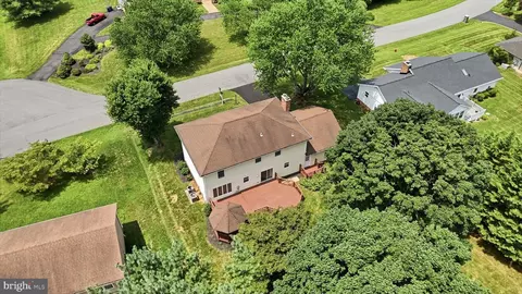View/Area - 38376 Downs Ct, Hamilton, VA 20158 photo 1 of 6