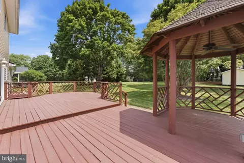 Exterior - 38376 Downs Ct, Hamilton, VA 20158 photo 7 of 11