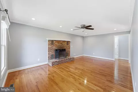 Living - 38376 Downs Ct, Hamilton, VA 20158 photo 1 of 7