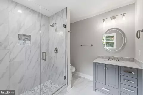 Bath - 38376 Downs Ct, Hamilton, VA 20158 photo 2 of 6