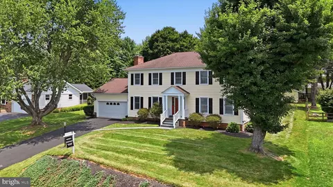 Exterior - 38376 Downs Ct, Hamilton, VA 20158 photo 3 of 11