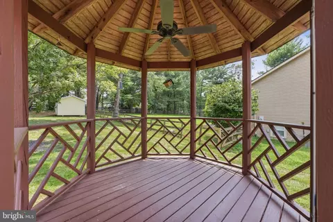 Exterior - 38376 Downs Ct, Hamilton, VA 20158 photo 8 of 11