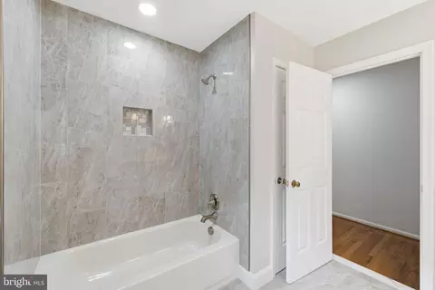 Bath - 38376 Downs Ct, Hamilton, VA 20158 photo 6 of 6
