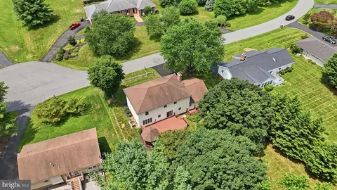View/Area - 38376 Downs Ct, Hamilton, VA 20158 photo 4 of 6