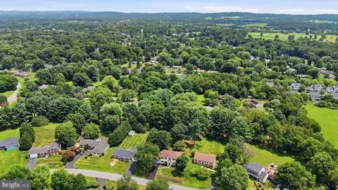 View/Area - 38376 Downs Ct, Hamilton, VA 20158 photo 2 of 6