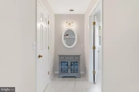 Entry Way - 38376 Downs Ct, Hamilton, VA 20158 photo 4 of 5