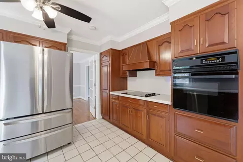 Kitchen - 38376 Downs Ct, Hamilton, VA 20158 photo 2 of 2
