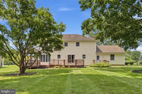 Exterior - 38376 Downs Ct, Hamilton, VA 20158 photo 6 of 11