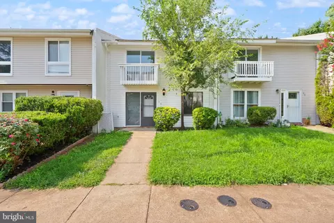 46 Simeon Ln, Sterling, VA 20164