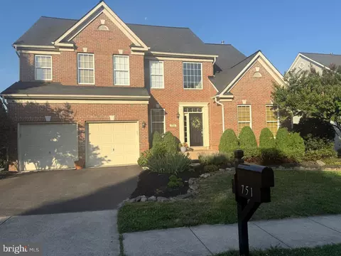 751 Bonnie Ridge Dr NE, Leesburg, VA 20176
