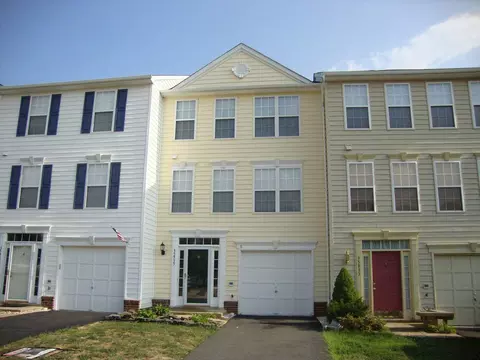 35935 Clover Ter, Round Hill, VA 20141