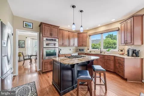 Kitchen - 43799 Abbott Pl, Ashburn, VA 20147 photo 9 of 10